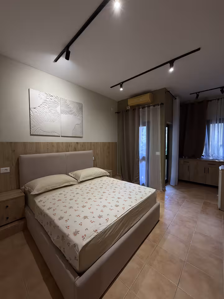 Room 06